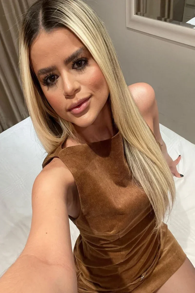 unforgettable woman Burberry unforgettable in London Price £400 per hour outcall