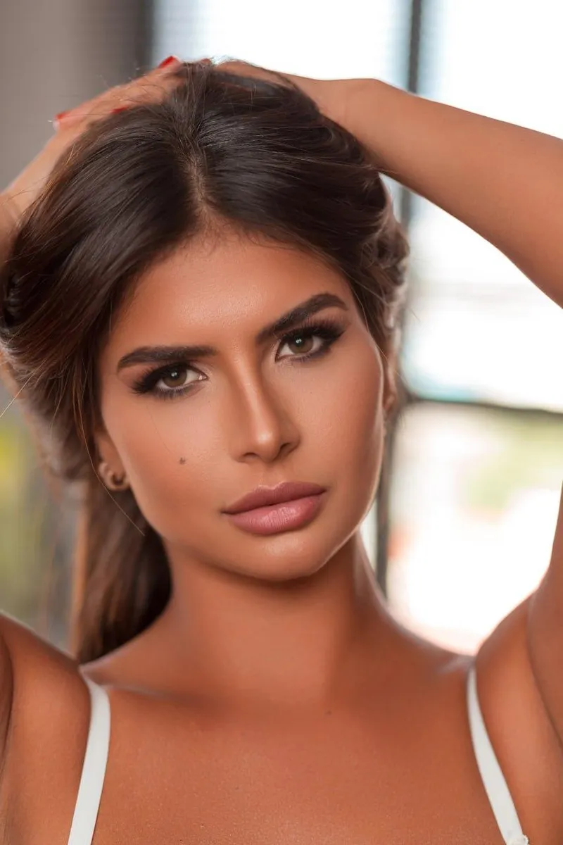 luxurious diva Athena luxurious in London Price £350 per hour outcall and incall