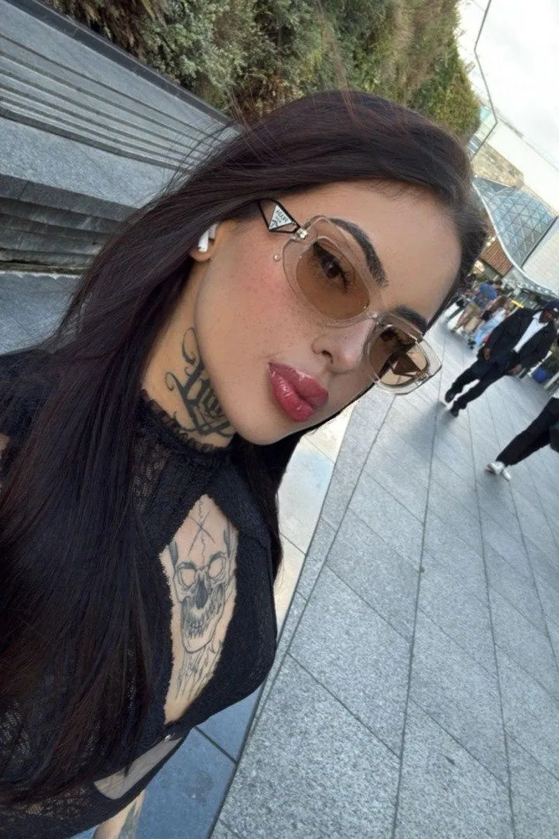 gorgeous lady Alicia gorgeous in London Price £550 per hour 