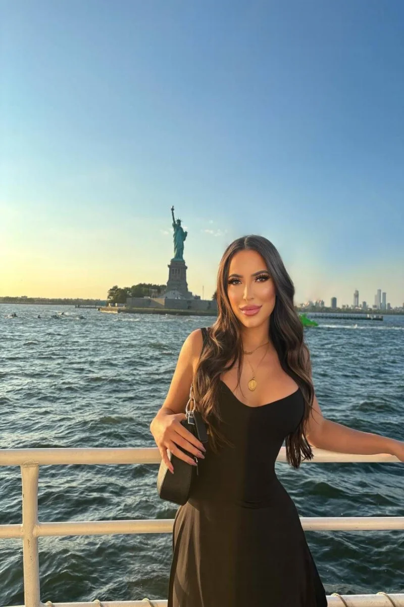 unforgettable woman Alessandra unforgettable in London Price £450 per hour 