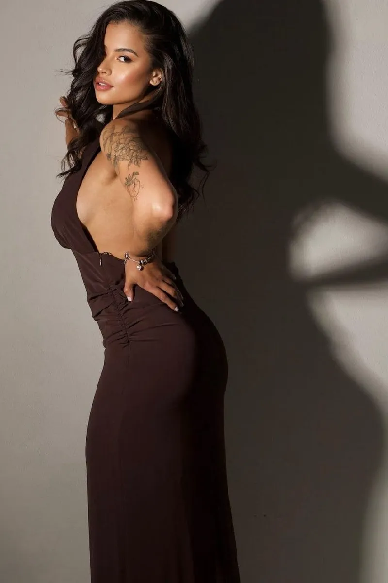 well-groomed female Nay well-groomed in London Price £400 per hour - contact her